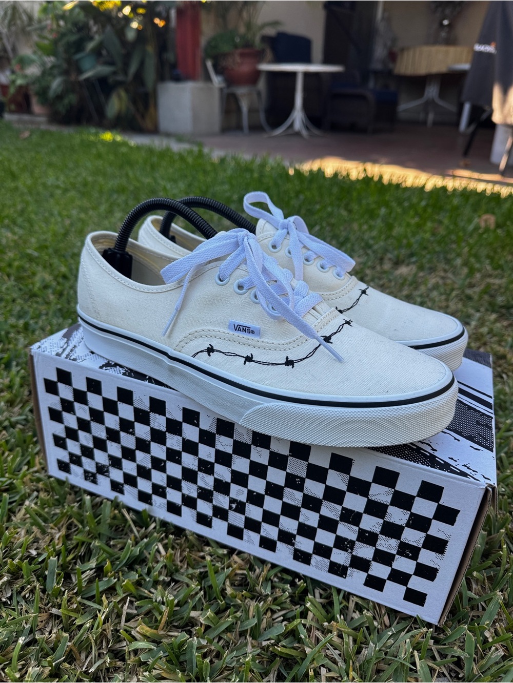 Vans barbed wire Authentic skate shoes - white
(M 9.5 / W 11)